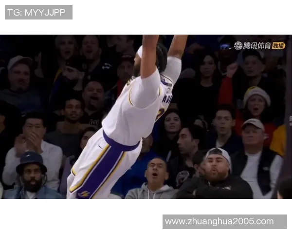 里夫斯高抛妙传 詹姆斯起飞空接暴扣